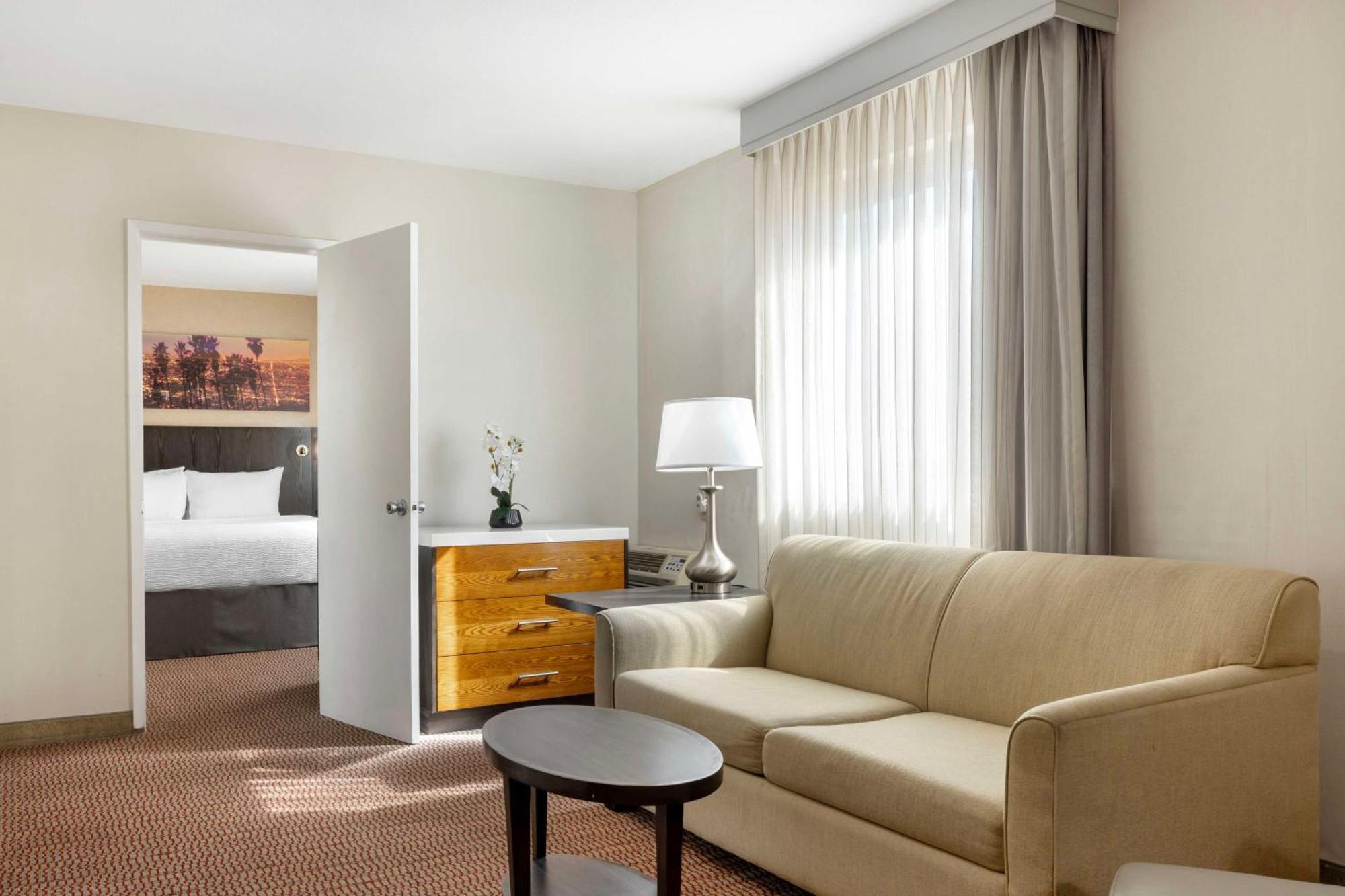 Hotel Western Royal Palace &